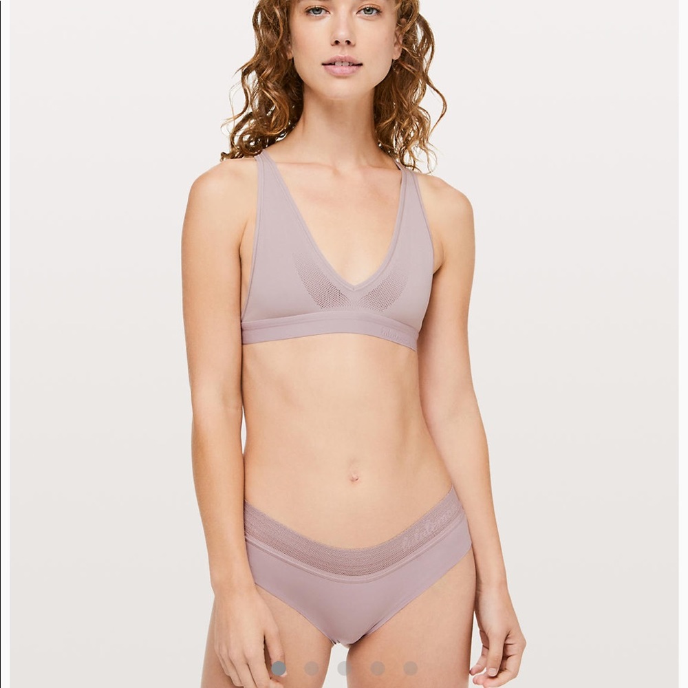 Lululemon A little bit closer bralette NWT SMALL